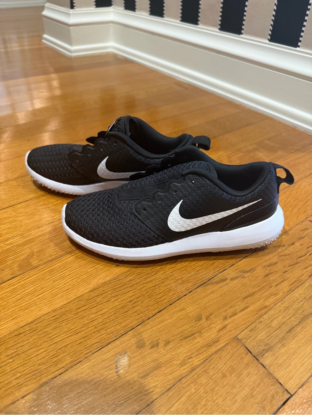 Nike Black and White Kids' Lightweight Golf Sneakers